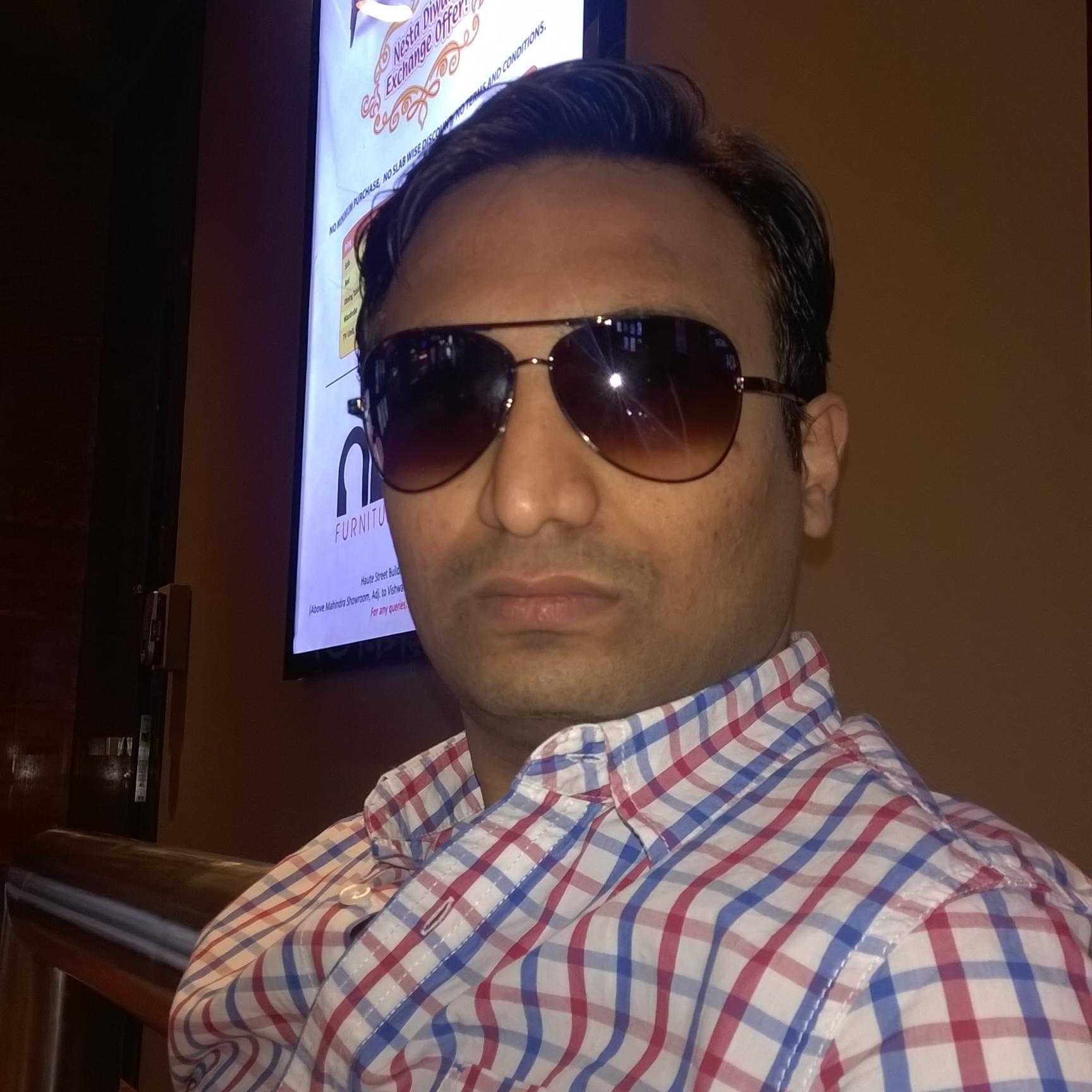 Engineer by profession
Enjoys Travel, Movie Freak
Likes Humor, History, Arms Design, Business News, Technology