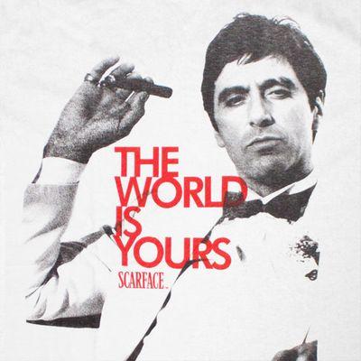 Directo , egocentrico , poeta , literato , Bohemio en la vida real.