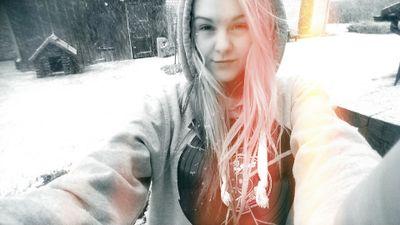 Bejaate_'s profile picture. why do e close our eyes when we pray. cry, kiss,dream ? Because the most beautiful things in life are not seen but felt only by heart. ♥