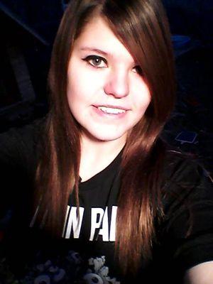 Single and Ready to Mingle, Love Almost Any Type of Music, Love British Accents, Will Message anyone unless your a creep :)
