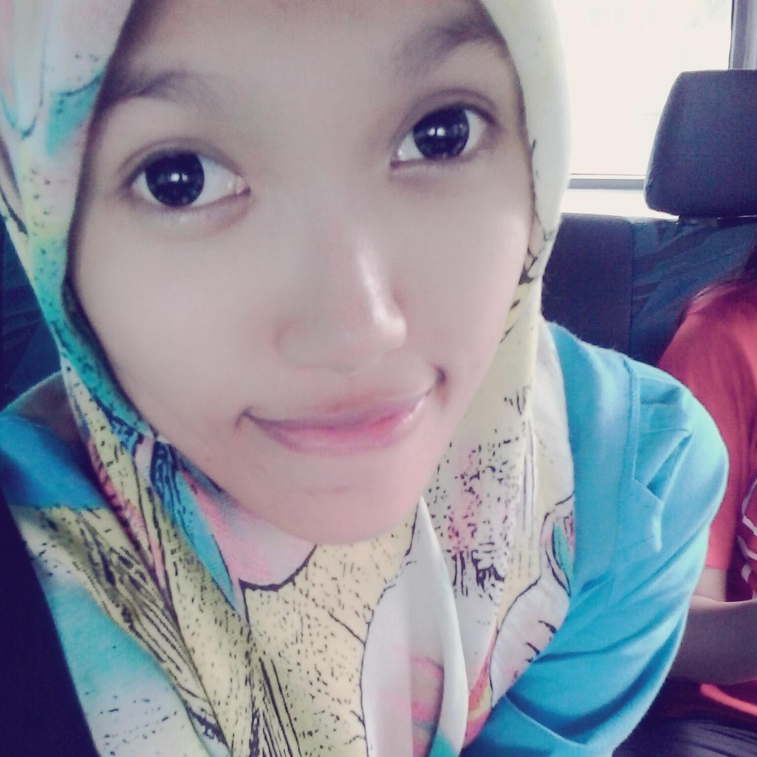 I'm an ordinary girl who just wanna make my parents proud of me ;)