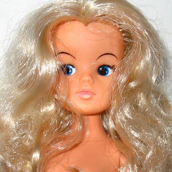 I buy and sell collectable dolls and toys on http://t.co/DsmC8DnHxu  Other interests: Science & Theatre