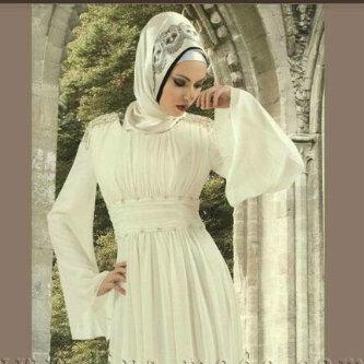fashionista...hijabista...just another girl who luvs baking n travelling the world...Luv Dubhai