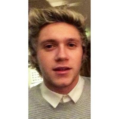 follow @dreamdazedliz bc she gave you this follow :)