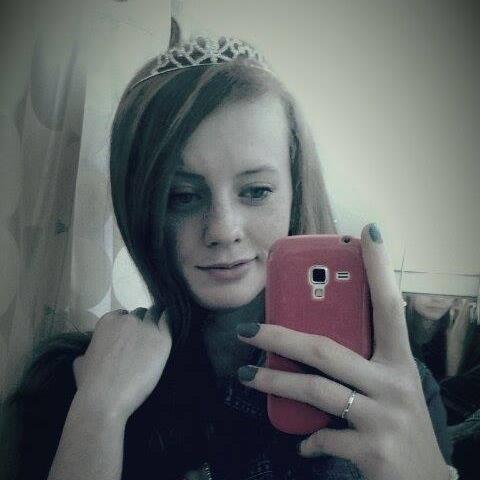 Imię :Weronika 
Lat :14
wzrost : 173cm
Oczęta: Szare
kocham się uśmiechać