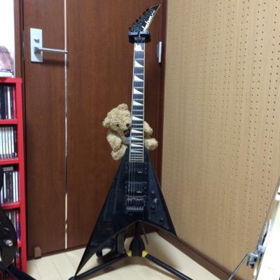 福岡、熊本を拠点に活動するハードポップバンドLAVISHのギタリスト。
