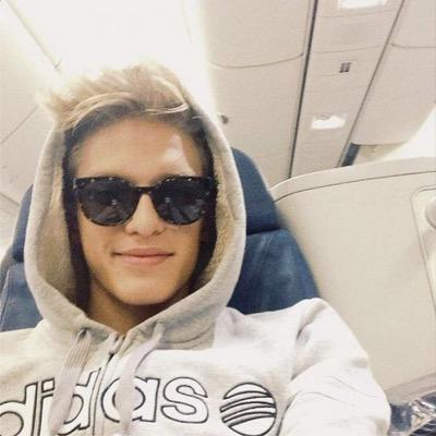 This blonde fucks my heart with this smile. ∞Simpsonizer∞