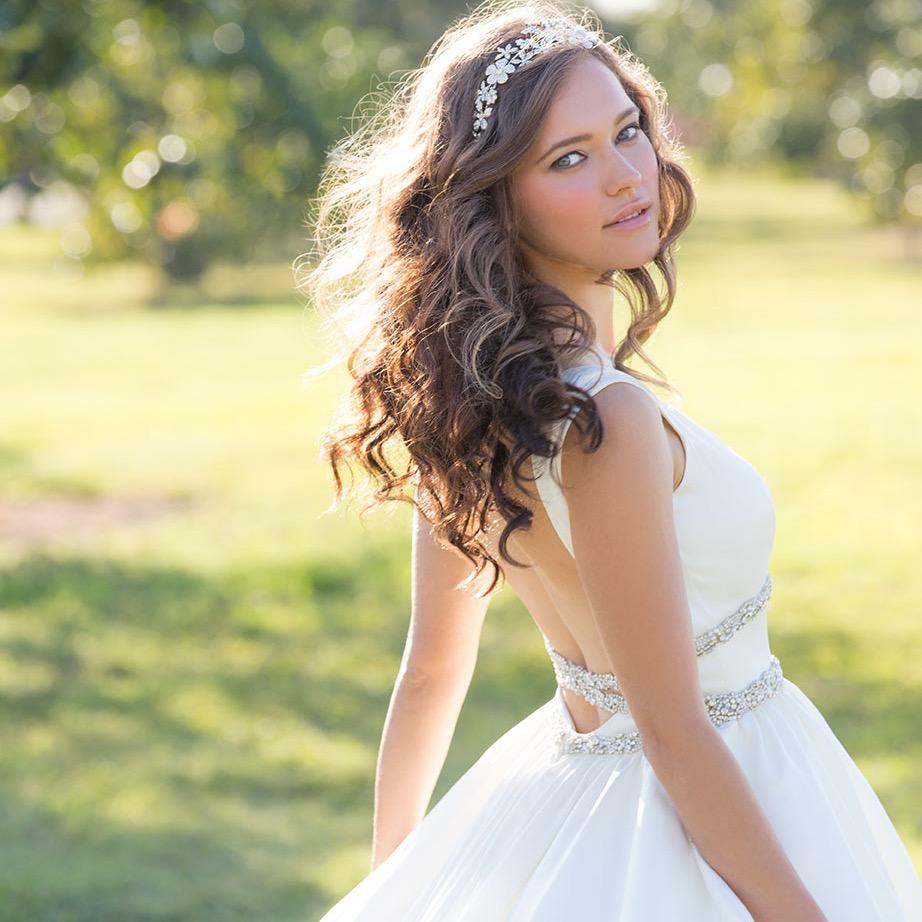 Beautiful wedding dresses, bridesmaid dresses and accessories in relaxed surroundings. Stockists of Justin Alexander, Allure, Lillian West, Romantica and more.