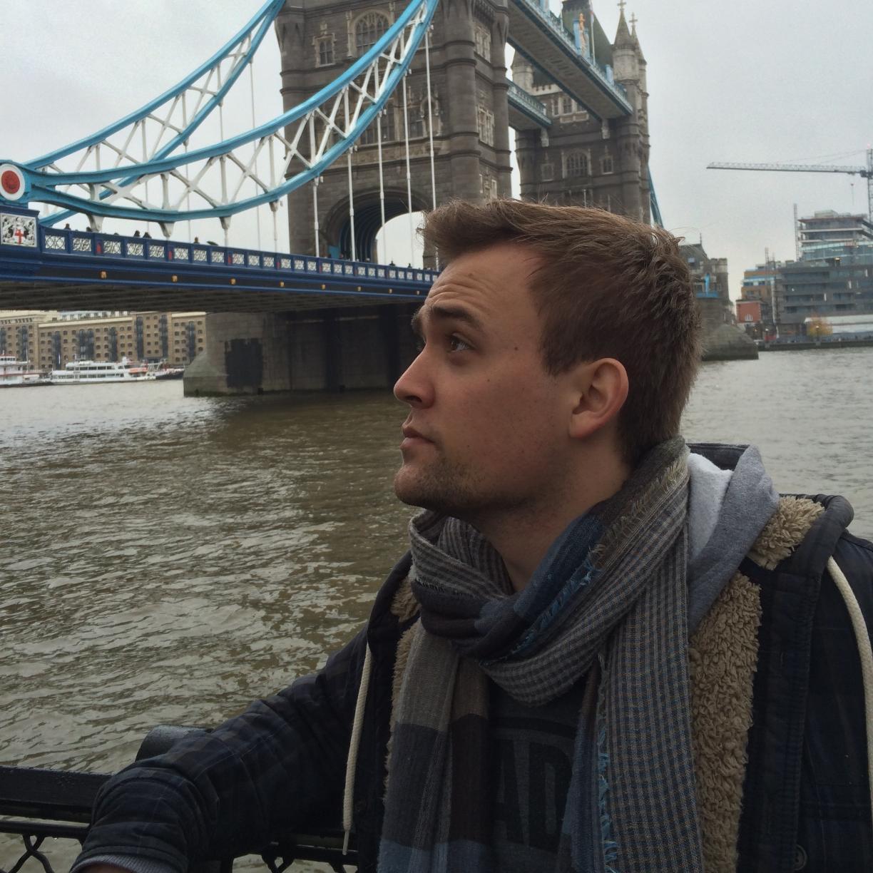 doing some #ordinateur and #informatique as a Software Architect @usedrophq, ex frontend @iAdvize. I write code parfois.