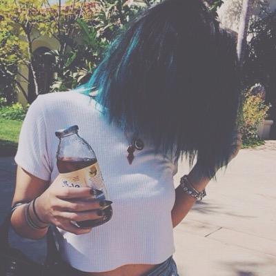 being myself in 140 characters or less *parody account* justkardashposts@gmail.com