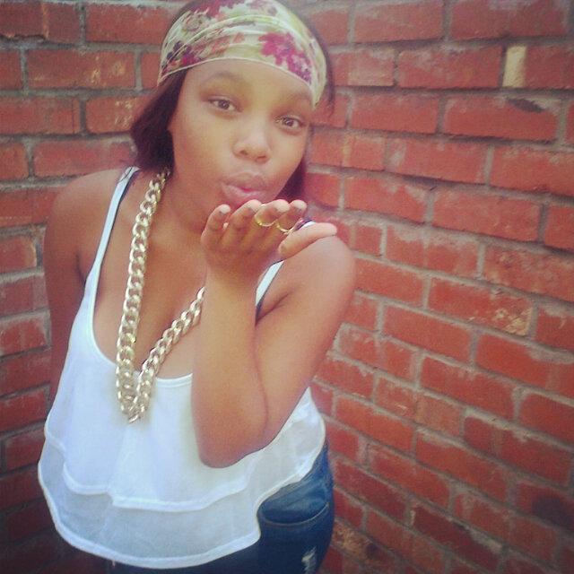 Fun loving; sweet(when I wanna be)Funny; smart; love meeting new people; love laughing.. Generally chilled! I am me