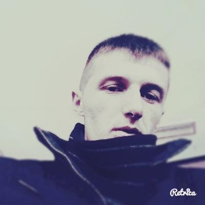 erzensari12's profile picture. 