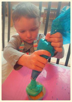 Three Little Cakes offer a selection of cake decorating and baking workshops in Lancashire.