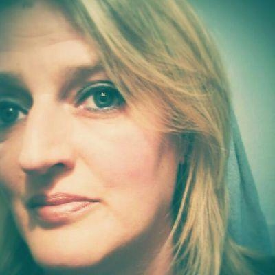 Mischamami's profile picture. first of all most happy mother! Music addicted....loves being on tour😉