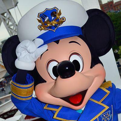 ディズニーが好き。カメラが好き。共通4年目。無言フォローお許し下さいm(_ _)m。趣味は車と旅行。仲良くして下さると嬉しいです！
