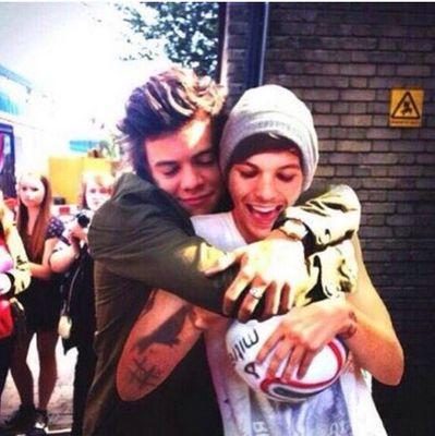 l across the ocean, across the sea, I really fucking hate the distance between Louis and me