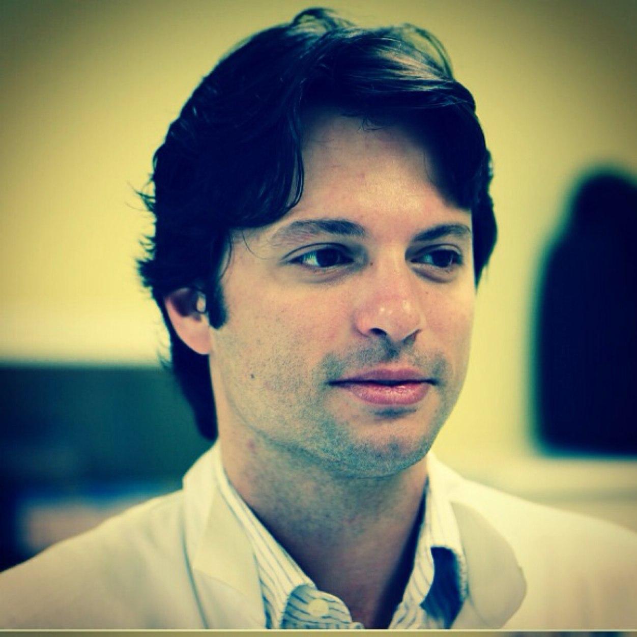 faresbelhassen's profile picture. Jeune Chirurgien plastique passionné par l'art, les livres, la comédie, la musique ... et la politique ! ;) Praticien Attaché en Chirurgie Plastique CHU ANGERS