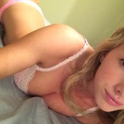 Une cochonne dans l'ame ! / Follow @SexeAddcit je poste des GIFS ;)