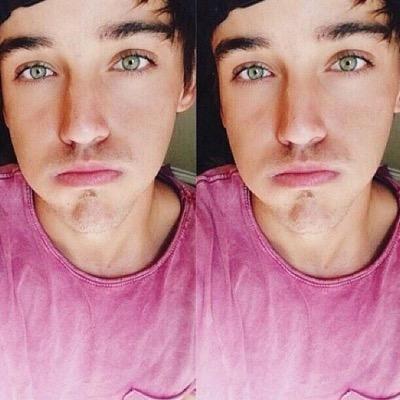 I JUST GAVE YOU A FREE FOLLOW NO PLEASE GO RT THIS LINK THANK YOU I LOVE YOU SO MUCH main account: @iolitsliv
