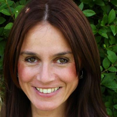 Lancashire lass, wife of 1, mum of 3 inc the dog! Loves cake, wine and running....