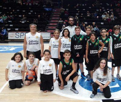 jugadora de basket con el 73 en la espalda
valencianista hasta la muerte❤