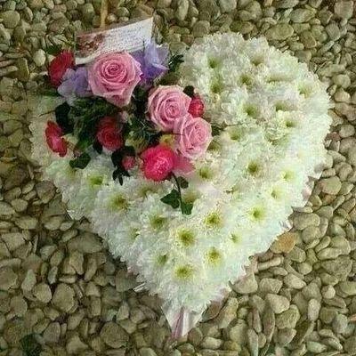 fille passionnée par l'écriture qui aime imprésionnée les gens C'est moi SORAYA et mrc à tout ceux qui me suivent je vs en suis reconaissantes attendez mes nouv