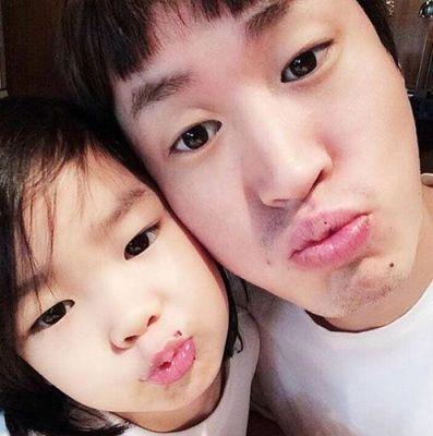 annyeong! Lee Haru, the one and only Tablo's daughtie imnida!^^ ©2010  { @TKRolePlay_, hip hop dorm }