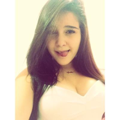 talvez ela seja apenas uma alice no seu país das maravilhas