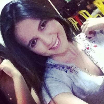 Não sei amar pela metade, não sei viver de mentiras, não sei voar com os pés no chão..
Clarice Lispector