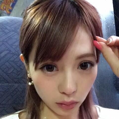 美容室のフロントで働いてます^^鈴木あやちゃんが大好きです♪無言フォローごめんなさい^^;！オシャレさんや鈴木あやちゃんが好きな人フォロバお願いします♡