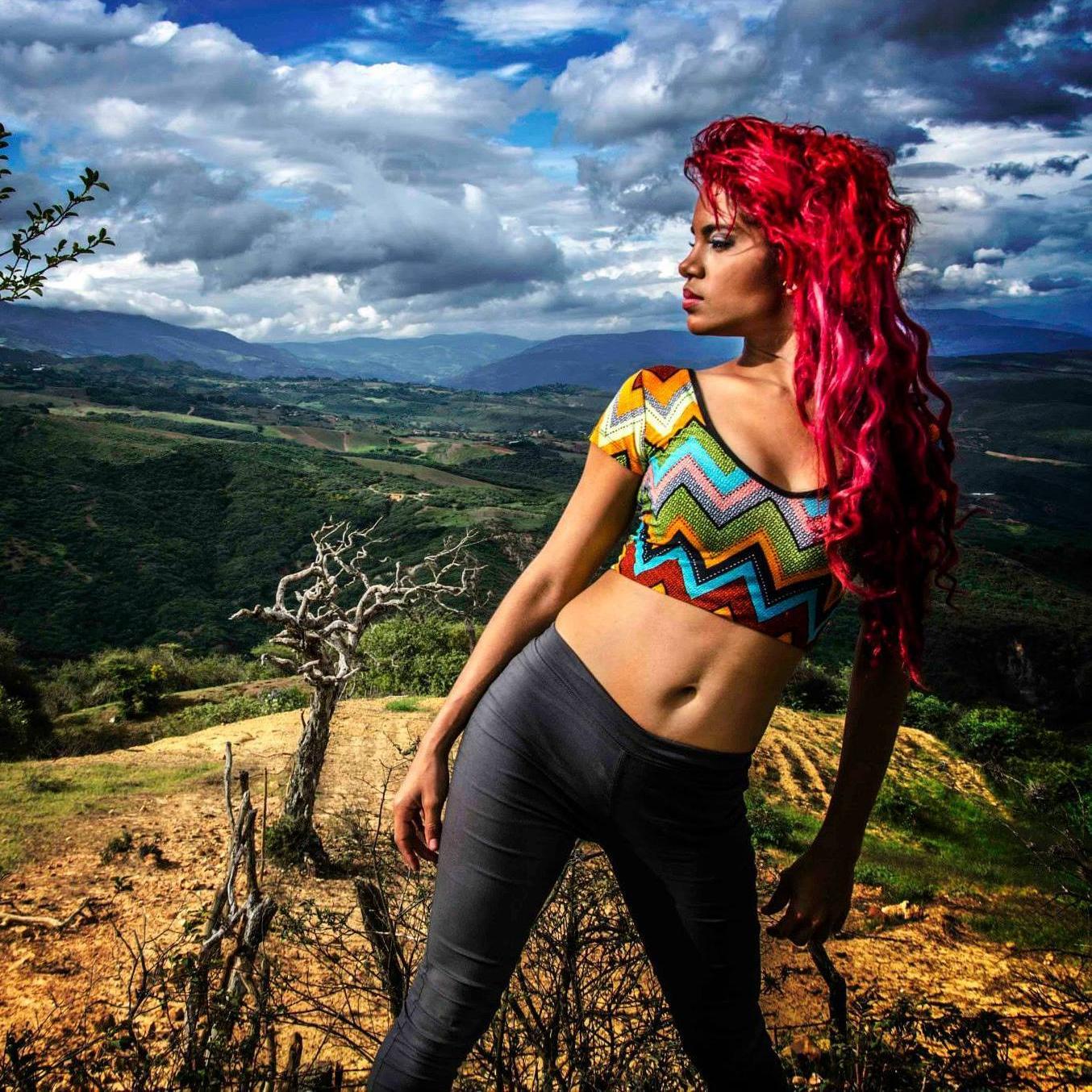 Arte
 °INSTAGRAM: @mulatah_latina °FACEBOOK: CAROLYN GONZALEZ