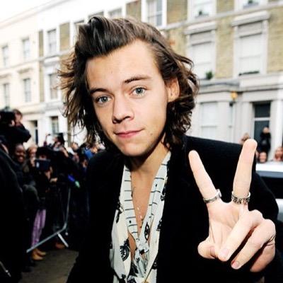 Free follow from @haxrysheart. Follow her.