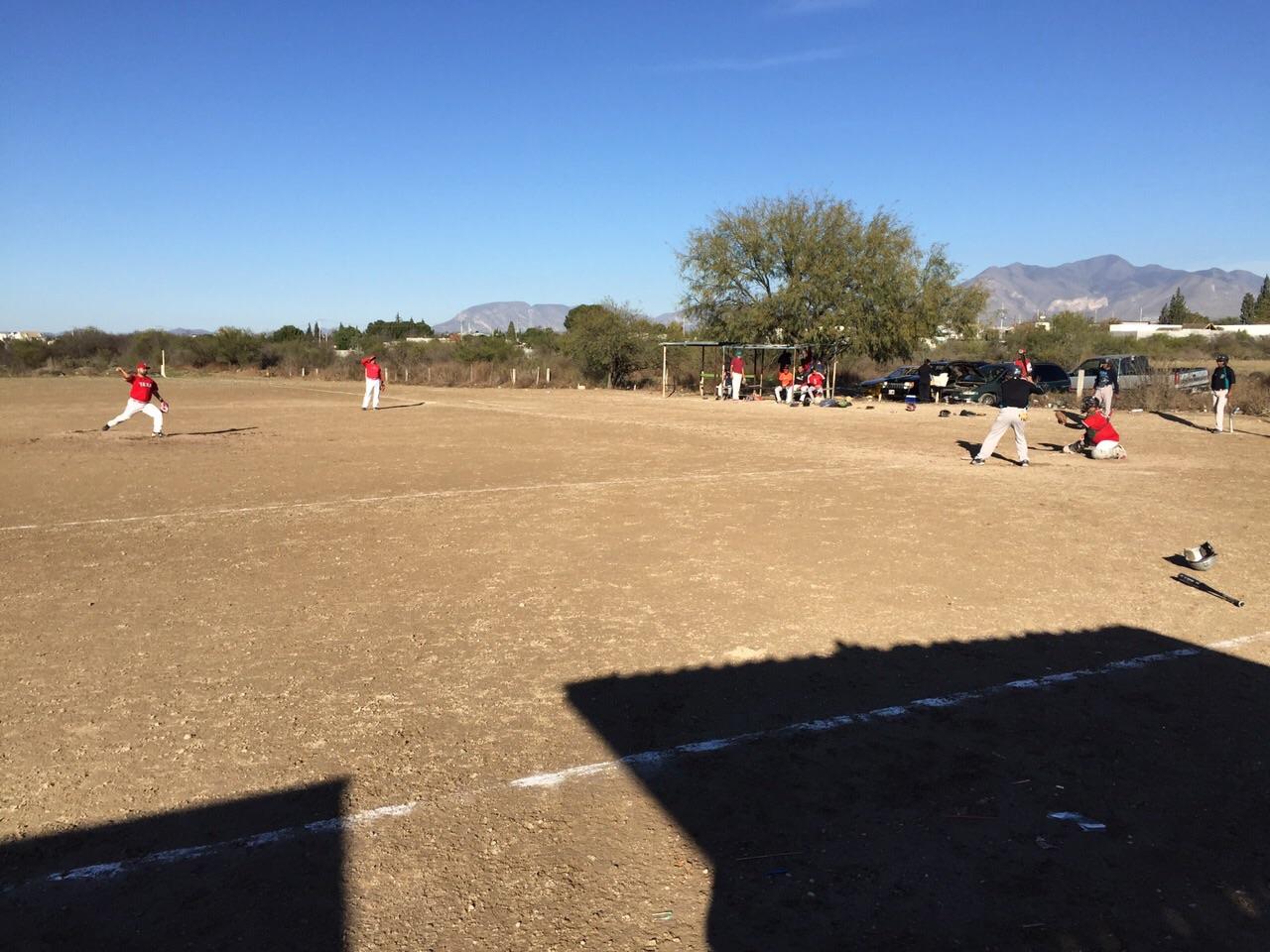 charlyarq1224's profile picture. Creo en 3 cosas en la vida Dios luego esta mi Familia y despues de eso no existe nada en mi vida ke sea baseball solo que empezado la temporada cambia el orden