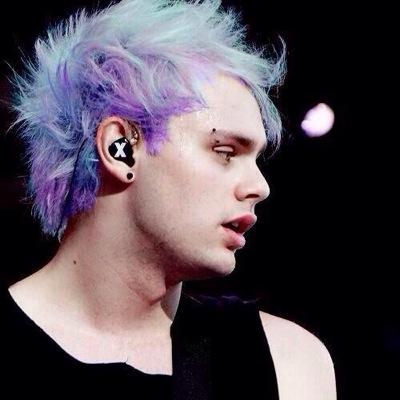 follow @lukesnudess bc she gave you a free follow awh and if you ask she'll dm anything you want to luke hemmings ☺️