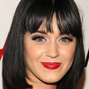 como se não bastasse acordar cedo, ir pra escola e morar no brasil, sou katycat .. sim, katy perry, aquela que canta i wanna see your peacock