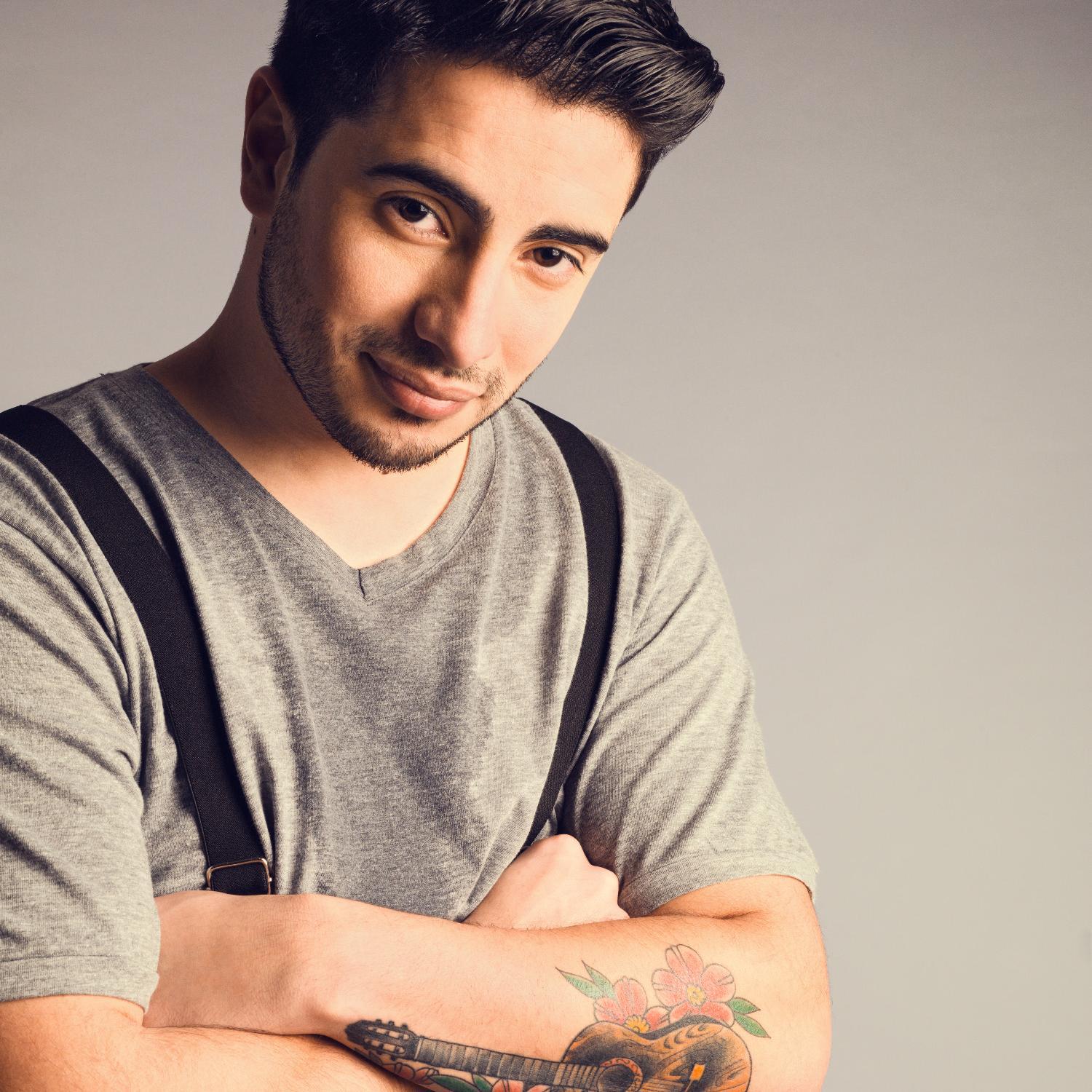 #Nominado #LATINGRAMMY
Luego del éxito logrado con su 1 disco homónimo hoy en el 016 Mati Natale se lanza al mercado internacional con un trabajo CAMINANDO