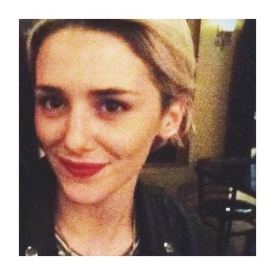 here to support the beautiful addison timlin ✨