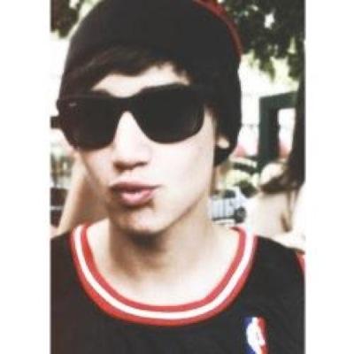 candyforjye's profile picture. https://t.co/qVEc5N3wpW ~Janoskianator~James/5~Maz follows