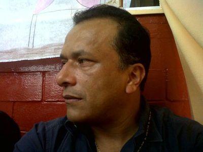 Hijo de padre mexicano y madre nicaragüense.