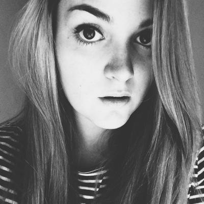 mmarine_'s profile picture. Twittos de l'ombre - meuf qui bosse dans la #com - passionnée par les #voitures qui font du bruit (oui)