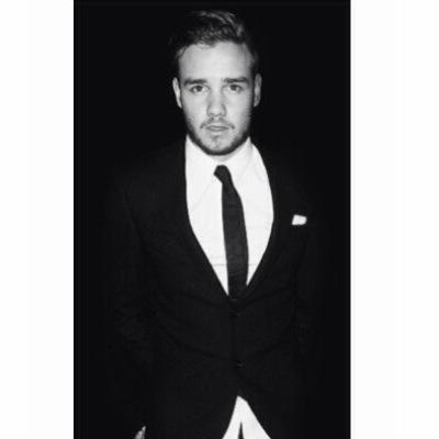 Come over and sit on daddy's lap. {27 years old, Dom AU}