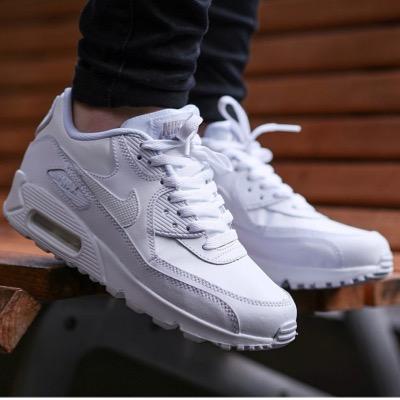 Chaussures de marques à prix cassé sur Montpellier (-40,-50,-60,-70).
Retrouvez moi sur Instagram --- @sneakersaddictmtp