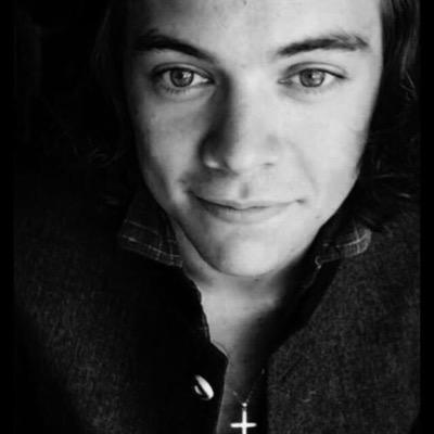 follow @paranoidhes and rt the link pleaseeee
