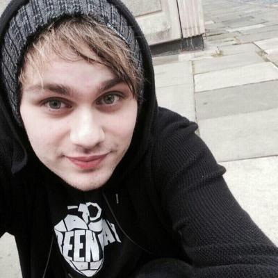 This is a free follow from @Cupcake_Calx because she likes you, love you boo!
