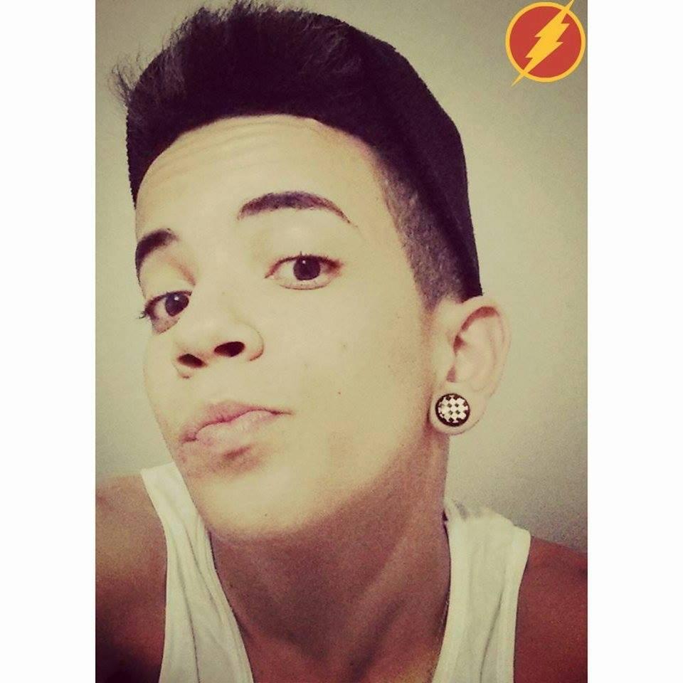 18 anos, vulgo Dimmy Tanner. Compositor, Produtor Musical e Tecladista. ♪ ♠ ♫