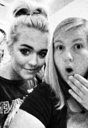 lottiemyhottie's profile picture. ♫ ''Don't look back baby follow me'' ♫