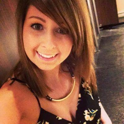 Beauty Student, pizza lover and easy to please girl living it on the South Coast! Hit me up!