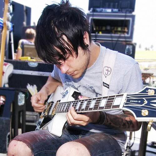 please follow @daintyiero ily