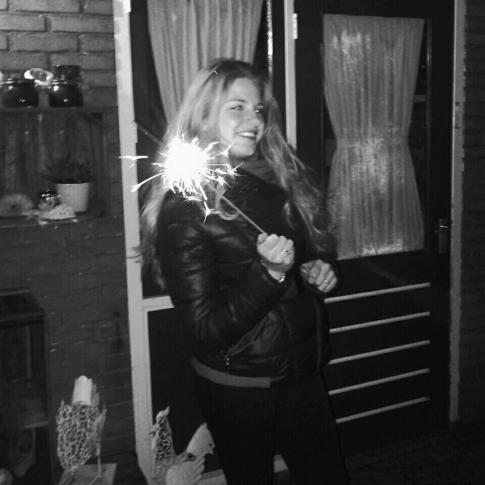 Smile let everyone know that today, you're a lot stronger than yesterday♥ 'Soulsister Elaine' ♡