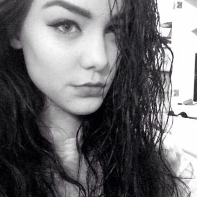 @GabbyftJacob just gave you a free follow so go follow her ! She follows back 100%